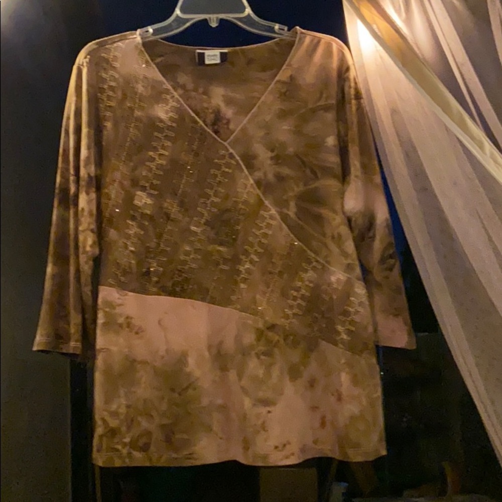 3/4 length sleeve brown and pink shirt